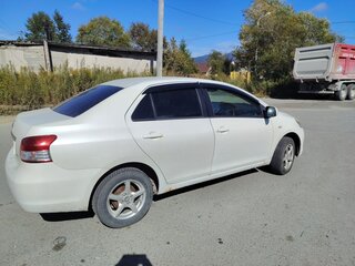 2007 Toyota Belta I, белый, 370000 рублей, вид 2