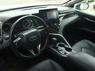 2022 Toyota Camry VIII (XV70) Рестайлинг, белый, 3286000 рублей, вид 5
