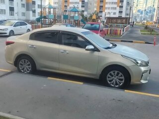 2017 Kia Rio IV, бежевый, 880000 рублей, вид 3