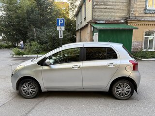 2005 Toyota Vitz II (XP90), серебристый, 415000 рублей, вид 3