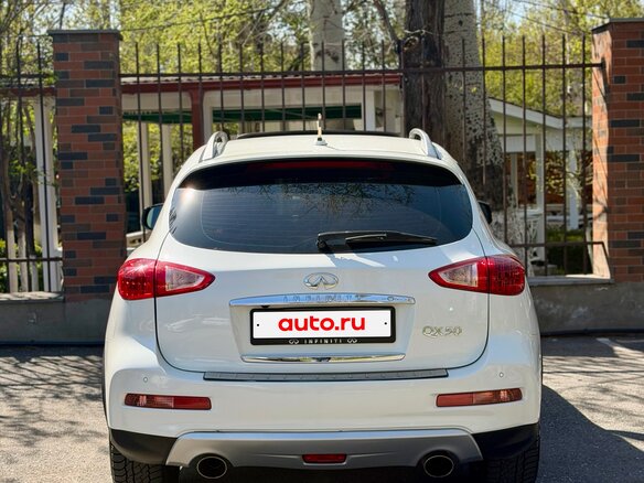 2017 Infiniti QX50 I Рестайлинг, белый, 1400000 рублей - вид 4
