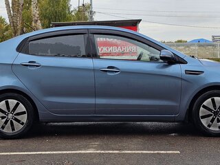 2013 Kia Rio 5-speed III, голубой, 810000 рублей, вид 3