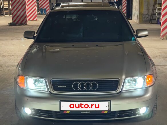 1999 Audi A4 I (B5) Рестайлинг, серебристый, 1107000 рублей