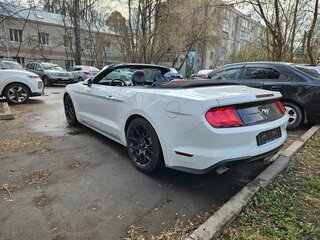 2021 Ford Mustang VI Рестайлинг, белый, 5600000 рублей, вид 3