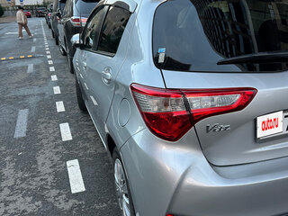 2017 Toyota Vitz III (XP130) Рестайлинг 2, серебристый, 900000 рублей, вид 4