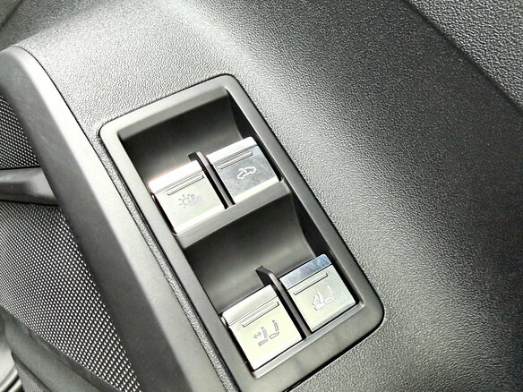 2023 Audi Q6 50 TFSI, чёрный, 6900000 рублей - вид 32