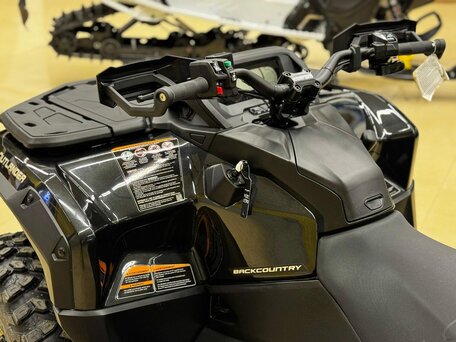 2025 BRP Can-Am Outlander MAX 1000, чёрный, 2290000 рублей, вид 3