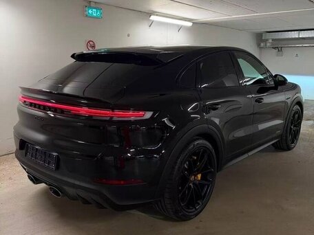 2026 Porsche Cayenne Turbo E-Hybrid Coupé III Рестайлинг, чёрный, 32250000 рублей, вид 3