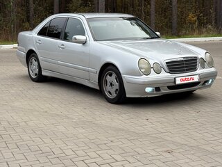 2000 Mercedes-Benz E-Класс 200 II (W210, S210) Рестайлинг, серебристый, 449000 рублей, вид 2