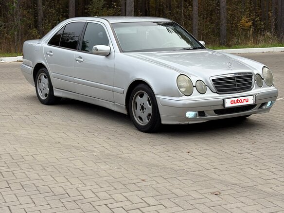 2000 Mercedes-Benz E-Класс 200 II (W210, S210) Рестайлинг, серебристый, 449000 рублей - вид 1