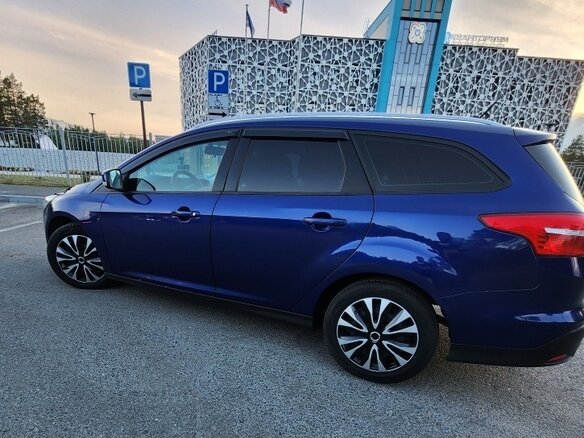 2017 Ford Focus III Рестайлинг, синий, 1000000 рублей - вид 9