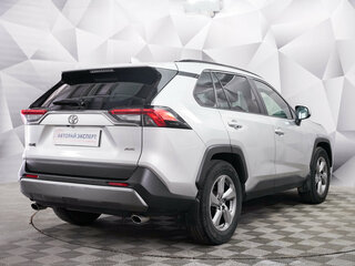 2021 Toyota RAV4 V (XA50), серебристый, 3440000 рублей, вид 5