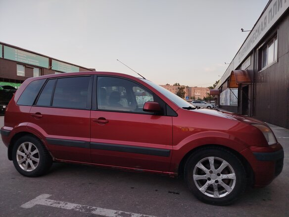 2008 Ford Fusion I Рестайлинг, красный, 285000 рублей - вид 2