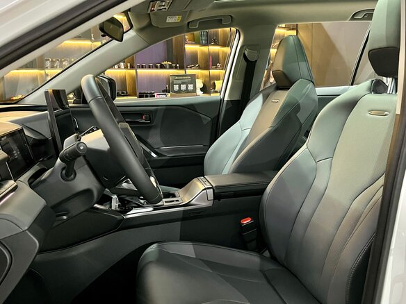 2026 Toyota RAV4 VI (XA60), белый, 3944000 рублей - вид 20