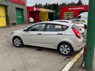 2015 Hyundai Solaris I Рестайлинг, бежевый, 880000 рублей, вид 4