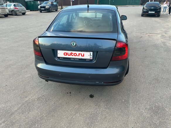 2012 Skoda Octavia II (A5) Рестайлинг, серый, 700000 рублей - вид 3