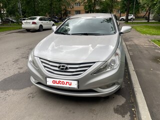 2011 Hyundai Sonata VI (YF), серебристый, 850000 рублей, вид 1