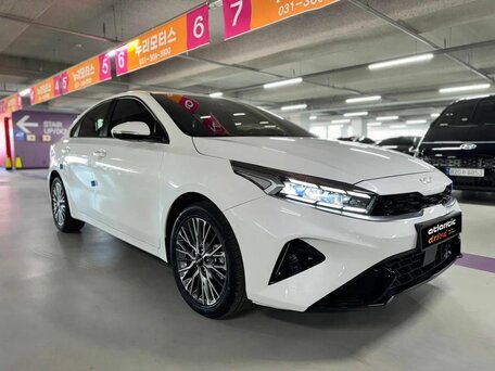 2024 Kia K3 II Рестайлинг, белый, 2390000 рублей, вид 1