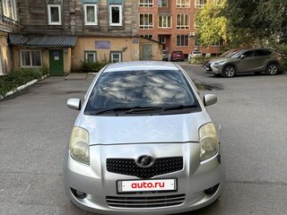2005 Toyota Vitz II (XP90), серебристый, 415000 рублей, вид 1
