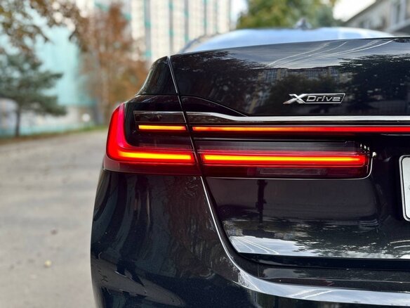 2020 BMW 7 серии 730d xDrive VI (G11/G12) Рестайлинг, чёрный, 8500000 рублей - вид 7