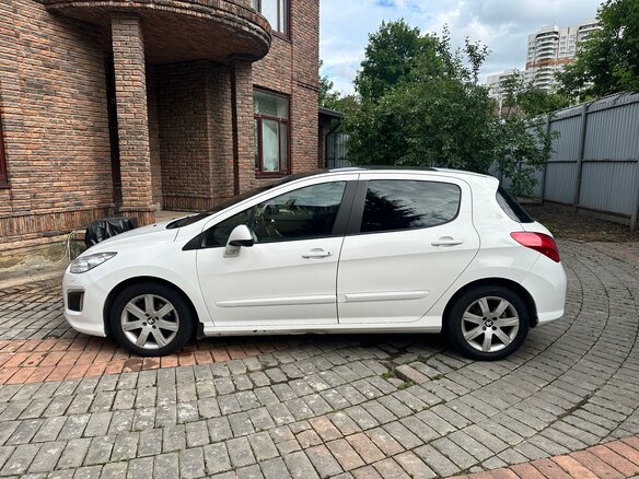 2012 Peugeot 308 I Рестайлинг, белый, 450000 рублей - вид 3