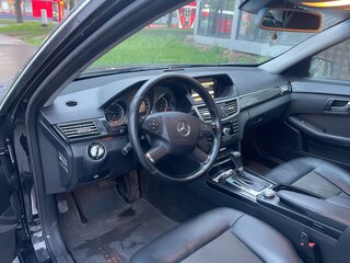2009 Mercedes-Benz E-Класс 220 5G-Tronic IV (W212, S212, C207), чёрный, 1300000 рублей, вид 2