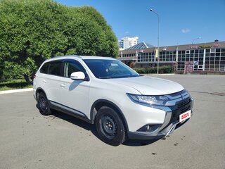2019 Mitsubishi Outlander III Рестайлинг 3, белый, 1860000 рублей, вид 1