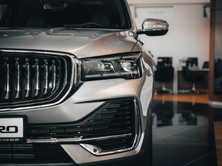 2026 Geely Monjaro I, серебристый, 4899990 рублей, вид 2