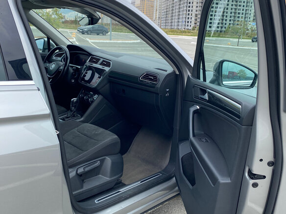 2019 Volkswagen Tiguan II, серебристый, 3100000 рублей - вид 12
