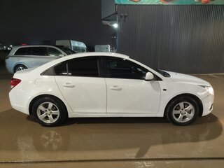 2012 Chevrolet Cruze I, белый, 800000 рублей, вид 2