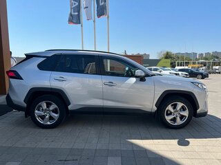 2021 Toyota RAV4 V (XA50), серебристый, 2920000 рублей, вид 4