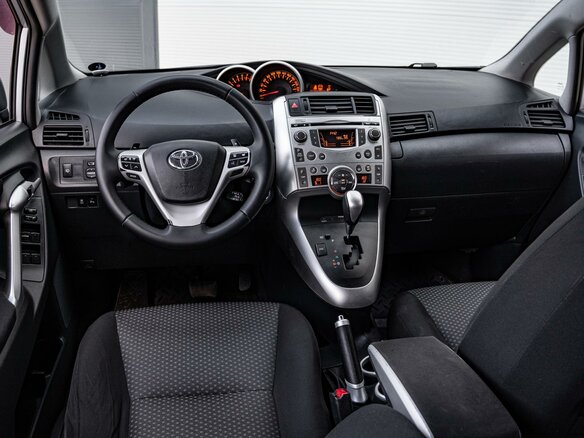 2011 Toyota Verso I, серебристый - вид 5