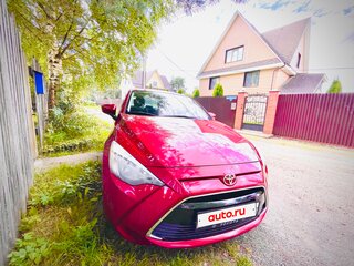 2017 Toyota Yaris DJ/DL, красный, 1520000 рублей, вид 1