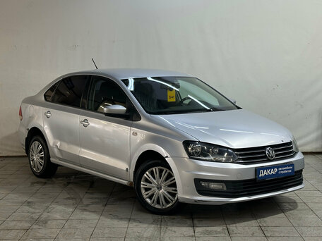 2016 Volkswagen Polo V Рестайлинг, серебристый, 680000 рублей, вид 2