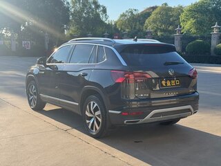 2022 Volkswagen Tayron I, чёрный, 2140000 рублей, вид 4