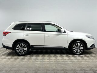 2021 Mitsubishi Outlander III Рестайлинг 3, белый, 2250000 рублей, вид 5