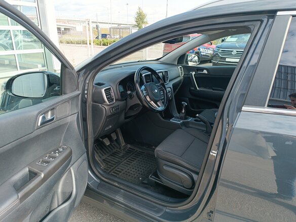 2020 Kia Sportage IV Рестайлинг, серый, 1960000 рублей - вид 12