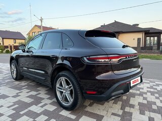 2022 Porsche Macan I Рестайлинг 2, коричневый, 7050000 рублей, вид 4