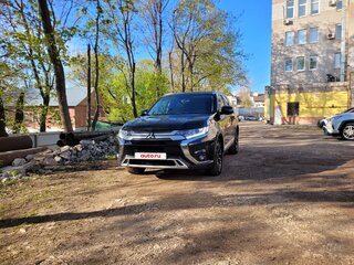 2020 Mitsubishi Outlander III Рестайлинг 3, чёрный, 2400000 рублей, вид 3