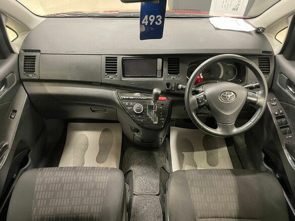 2012 Toyota ISis I Рестайлинг, красный, 1519000 рублей - вид 16