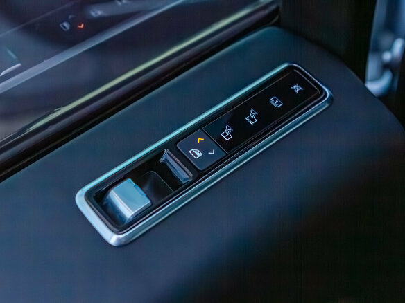 2021 Land Rover Range Rover IV Рестайлинг, серый, 7500000 рублей - вид 17