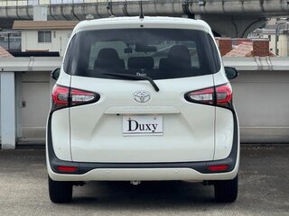 2022 Toyota Sienta II Рестайлинг, белый, 1040005 рублей, вид 4