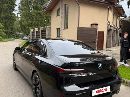 2026 BMW 7 серии 740d xDrive VII (G70), чёрный, 19000000 рублей, вид 4