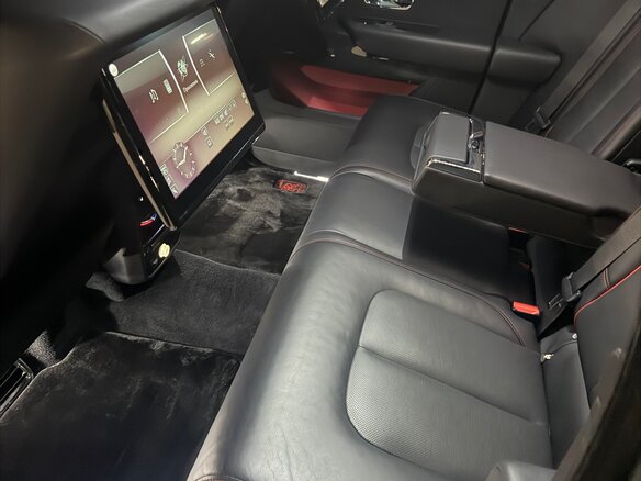 2022 Rolls-Royce Cullinan Black Badge I (Series I), чёрный, 32990000 рублей - вид 18