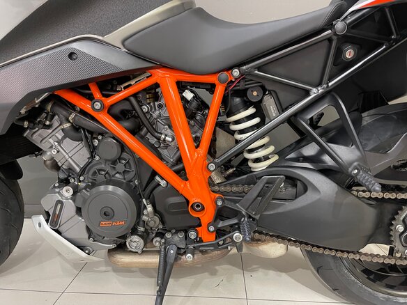 2017 KTM 1290 Super Duke GT, чёрный, 990000 рублей - вид 10