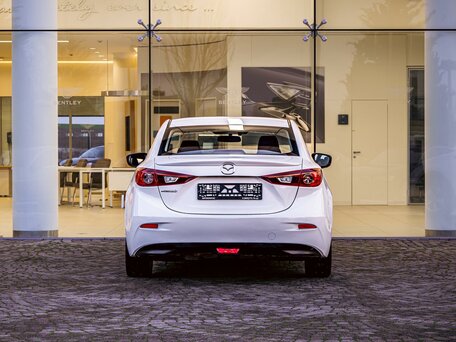 2018 Mazda 3 III (BM) Рестайлинг, белый, 1395000 рублей, вид 5