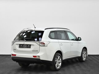 2013 Mitsubishi Outlander III, белый, 1105000 рублей, вид 4