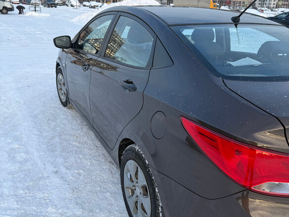 2015 Hyundai Solaris I Рестайлинг, коричневый, 850000 рублей - вид 10