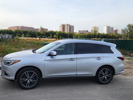 2017 Infiniti QX60 I Рестайлинг, серебристый, 2800000 рублей, вид 3
