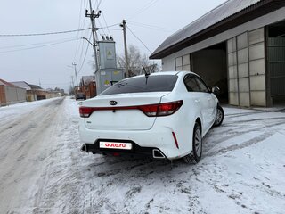 2020 Kia Rio IV Рестайлинг, белый, 1300000 рублей, вид 4